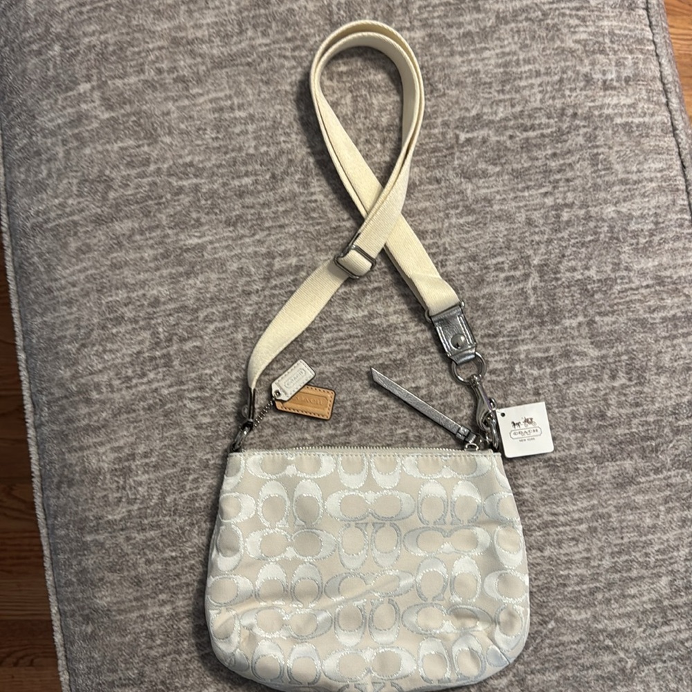 NWT Coach Poppy Signature Multi Swingpack Bag Crossbody Purse White Silver Cream - Picture 4 of 6